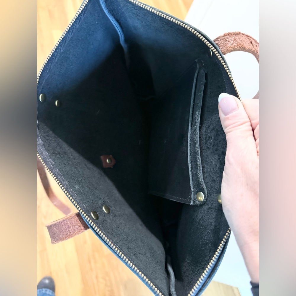 Neva Opet Nikki Zip Tote in Black and Cognac - Picture 7 of 10